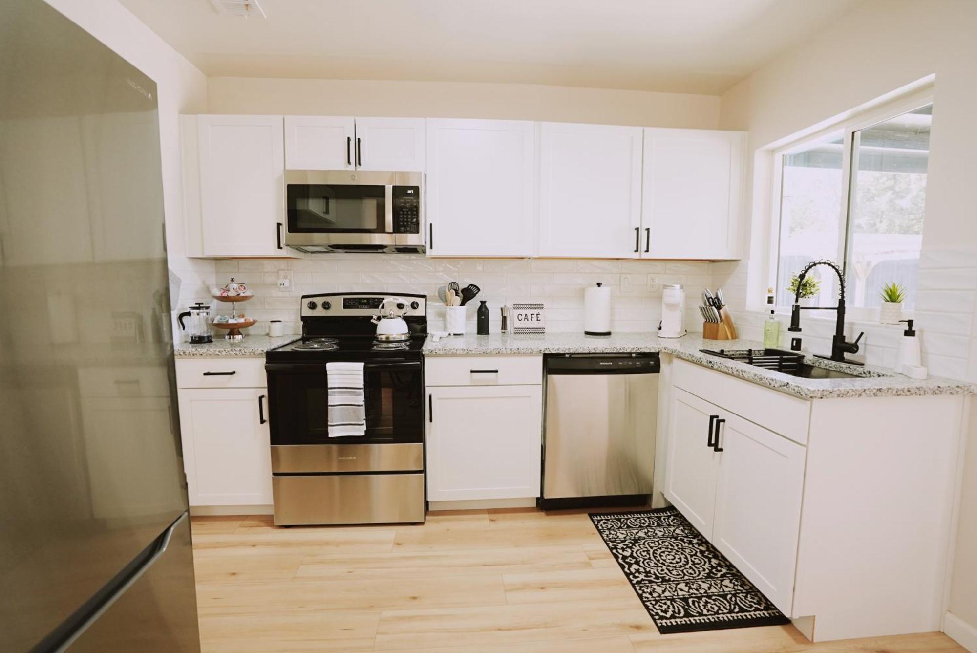 Centrally Located! Remodeled! Huge Backyard! The White House Albuquerque Dış mekan fotoğraf